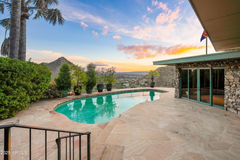 7310 N Highcliff Dr-88