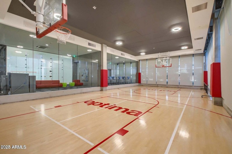 Basketball/Pickleball Court