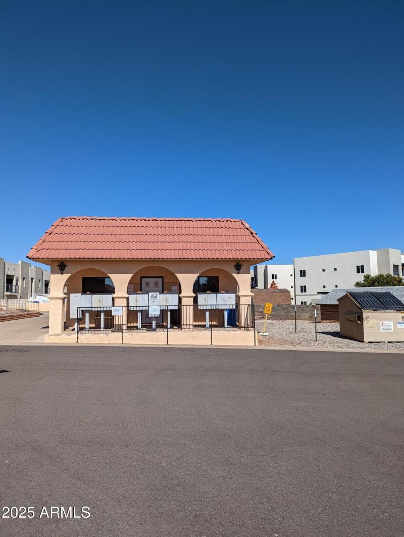 PXL_20230326_164804392 laundry room