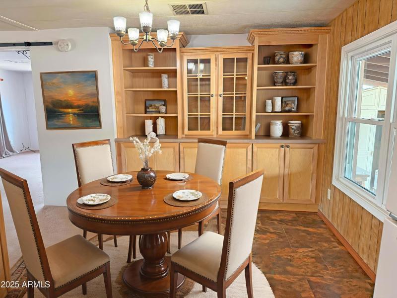 10 Virtually staged dinning area Standar