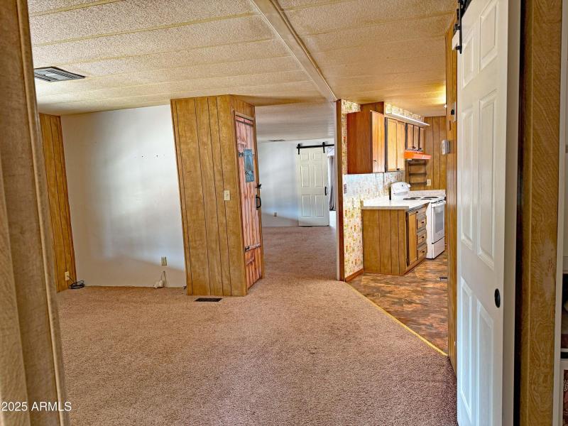 21 Family room looking to kitchen & livi