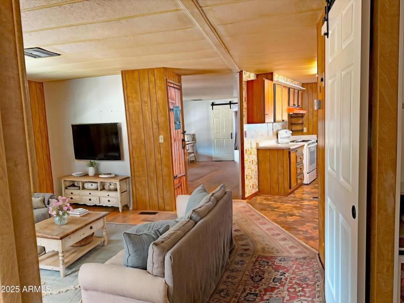 21 Virtually staged familr room - Standa