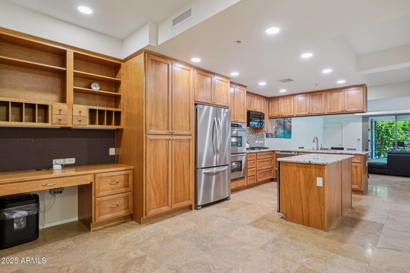 6-web-or-mls-E Rancho Vista Dr-S0807-006