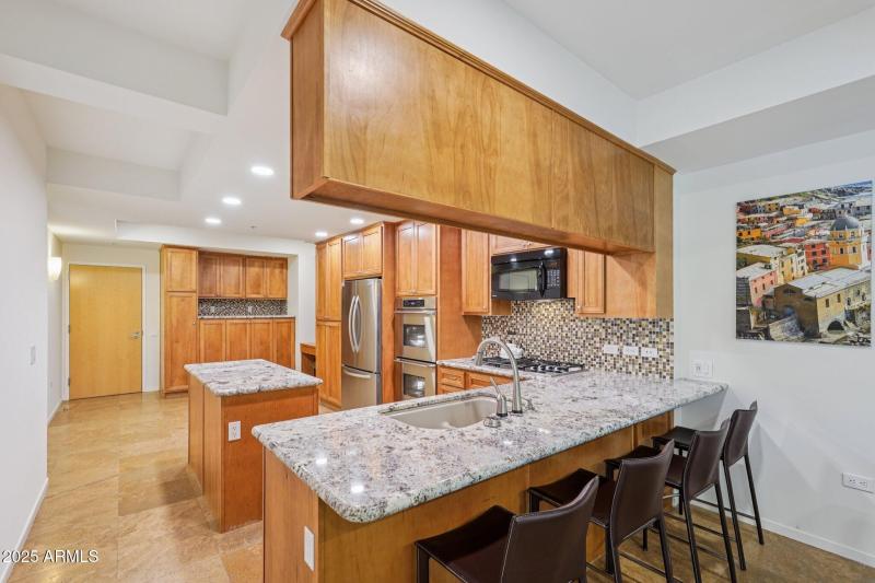 12-web-or-mls-E Rancho Vista Dr-S0807-01