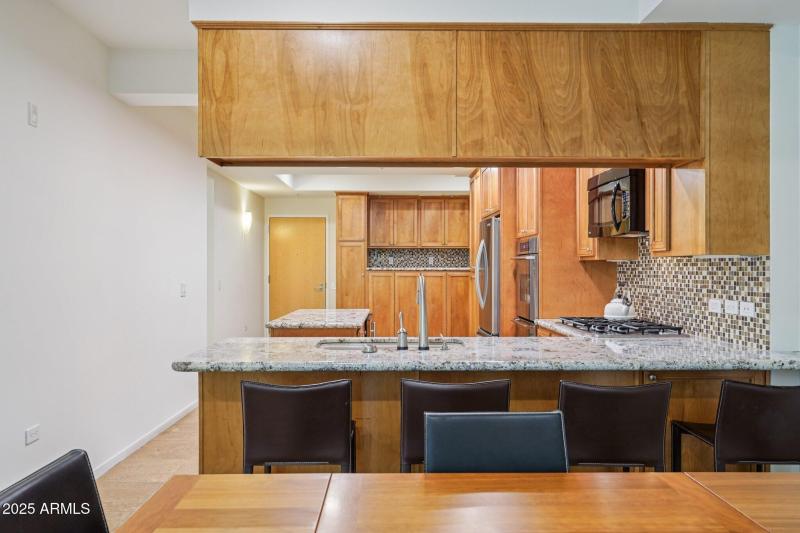 14-web-or-mls-E Rancho Vista Dr-S0807-01