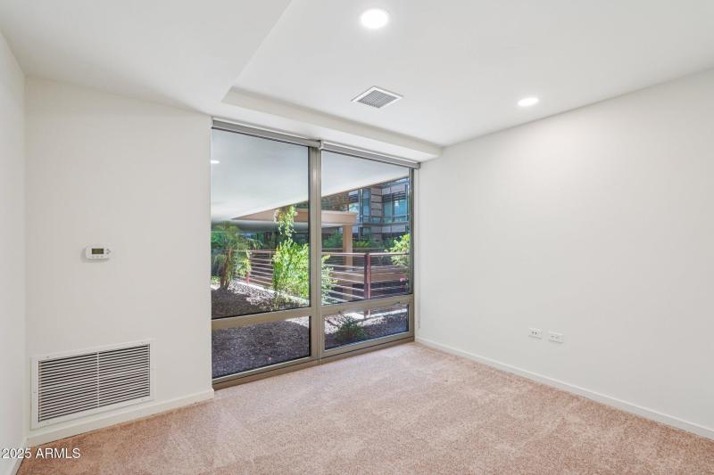 18-web-or-mls-E Rancho Vista Dr-S0807-01