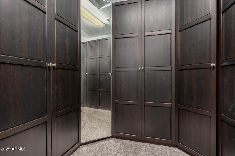 Walk-in Closet Cabinets