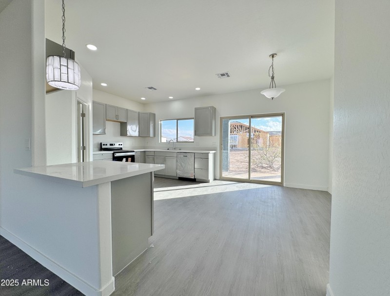 Breakfast bar/dining area & kitchen