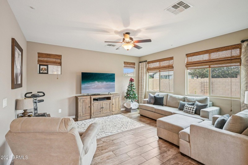 2-web-or-mls-E Lodgepole Dr-S0201-005