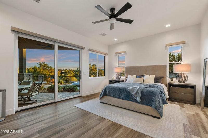 31-Primary Bedroom (2)