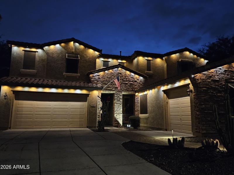 Permanent roofline lighting