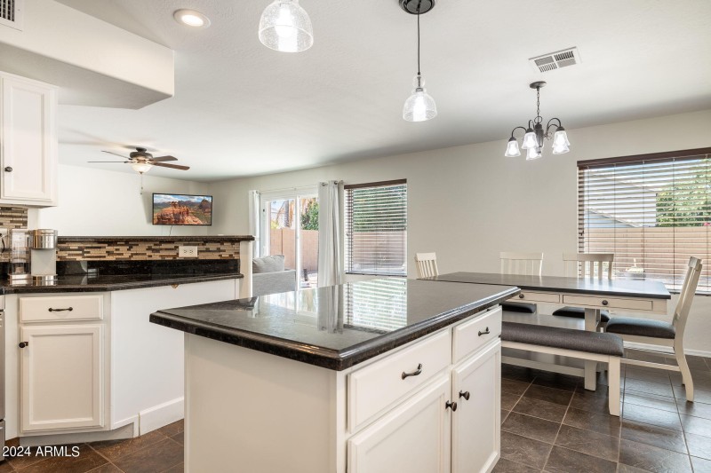 15-web-or-mls-7515-e-laguna-azul-ave