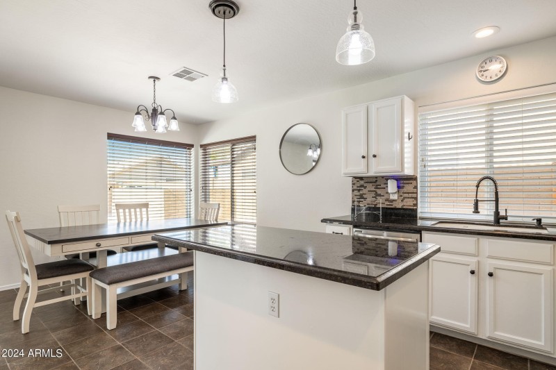 16-web-or-mls-7515-e-laguna-azul-ave