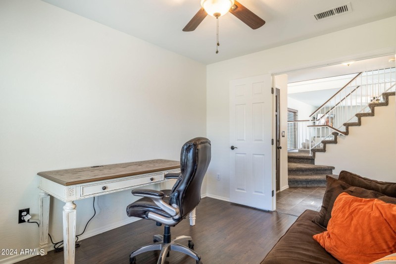 18-web-or-mls-7515-e-laguna-azul-ave