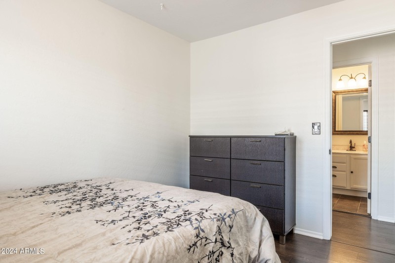 41-web-or-mls-7515-e-laguna-azul-ave