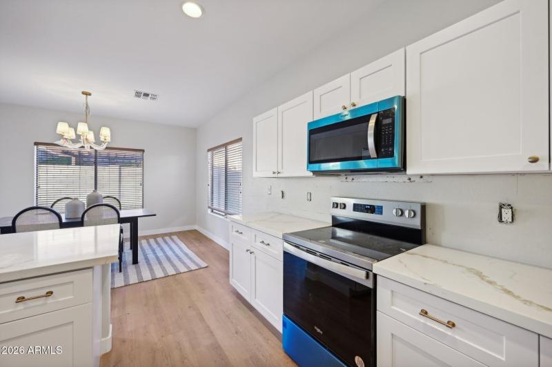 13-web-or-mls-W Charter Oak Rd-013