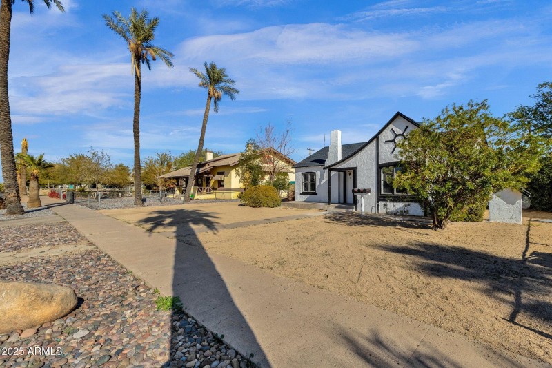 3-web-or-mls-329-n-17th-dr