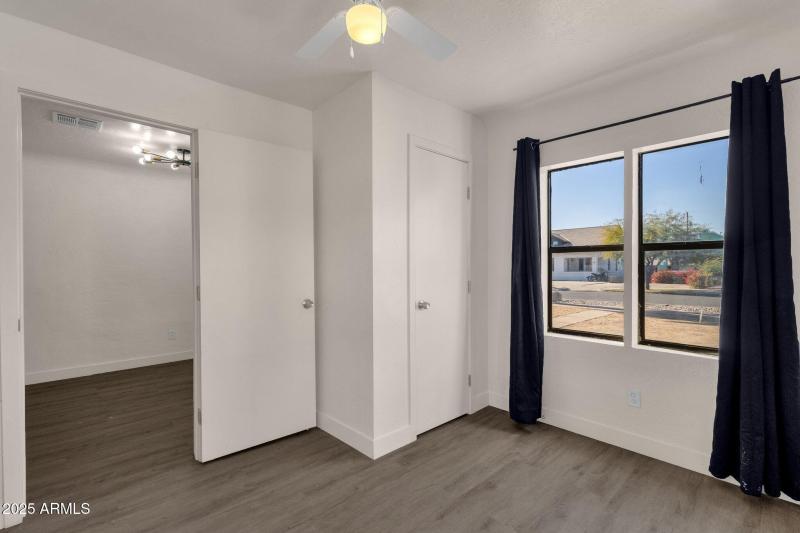 11-web-or-mls-329-n-17th-dr