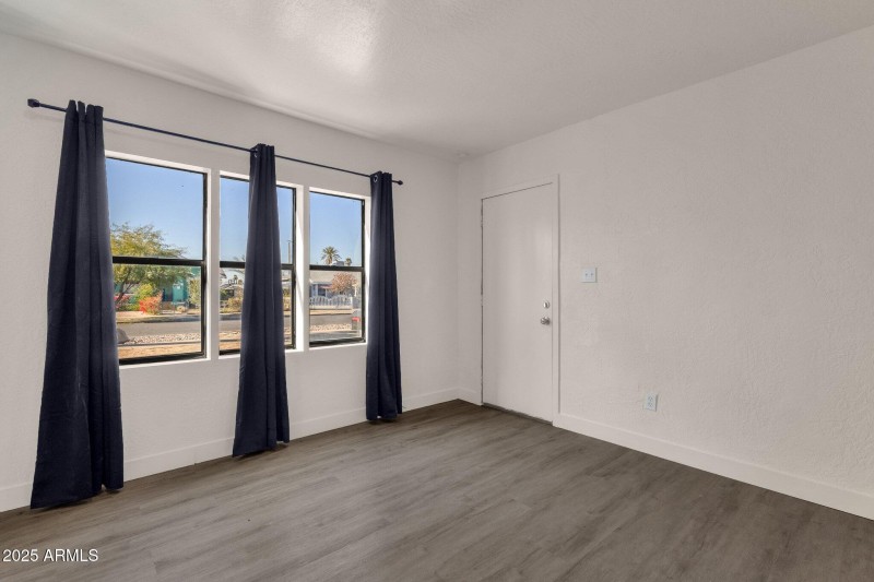28-web-or-mls-329-n-17th-dr
