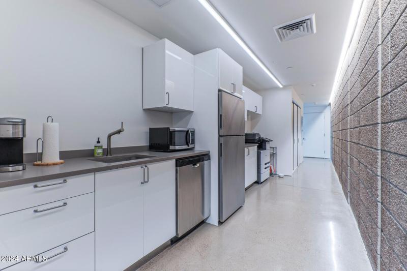 6901 East 1st Street-large-006-002-6901