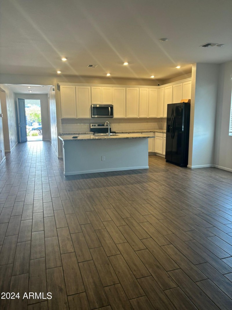 d8889bdb-c1ed-43a9-9019-8209778e7617