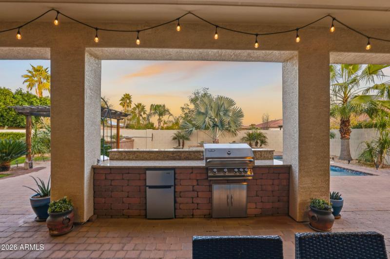 Built In BBQ and Fridge