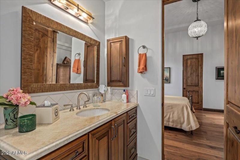 Guest Suite Bath ~ Vanities