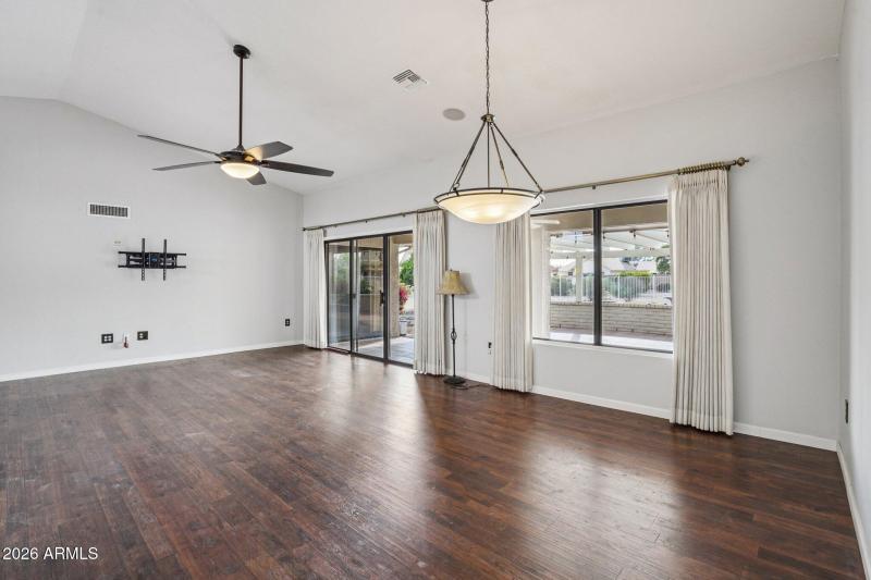 7-web-or-mls-W Antelope Dr-S0301-007