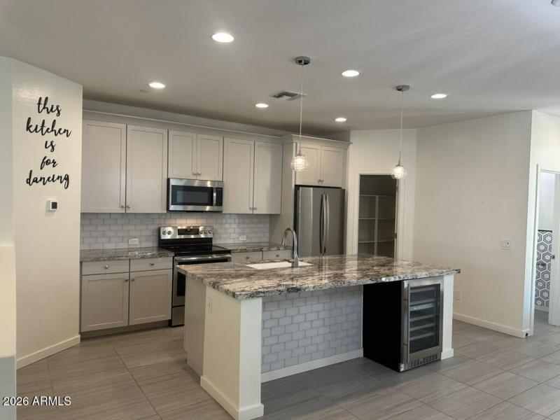 7150D9C8-D7F8-4E2F-ACA3-475A494E437A_1_1