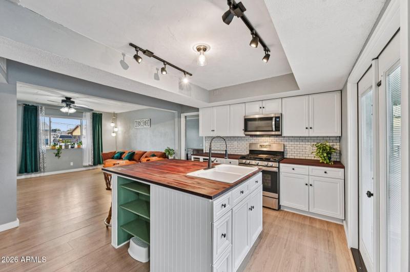 13-web-or-mls-W Corrine Dr-S0301-013