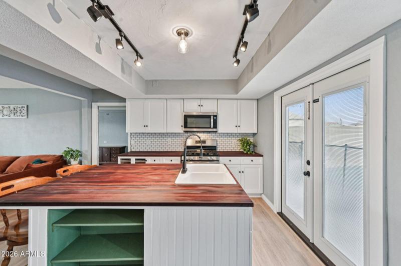 16-web-or-mls-W Corrine Dr-S0301-016