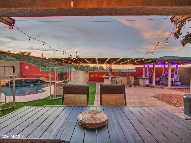 Evening_03-Backyard--(1)