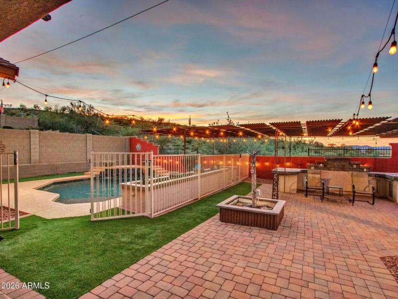 Evening_03-Backyard--(4)