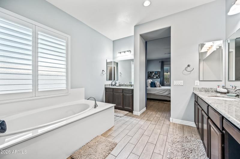 70-28077N100D-ocupix-12-30