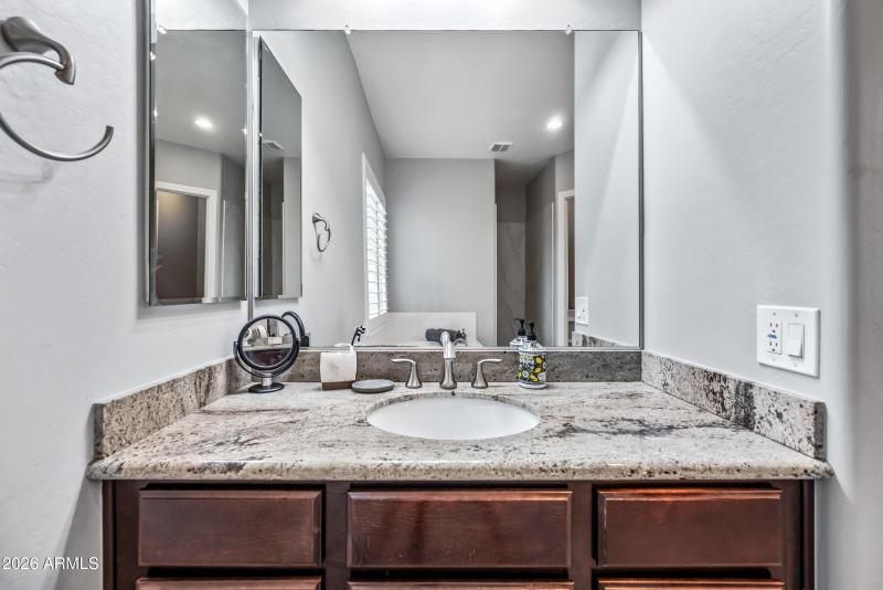 72-28077N100D-ocupix-12-30