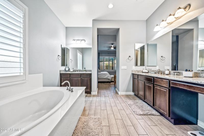 75-28077N100D-ocupix-12-30