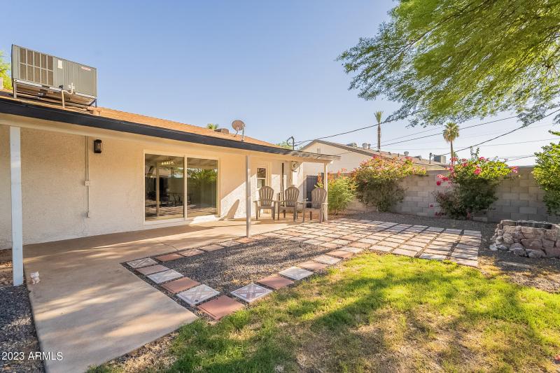 Back yard patio with fire pit