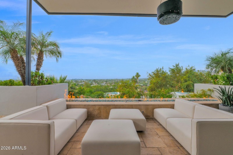 Covered Patio & City Views