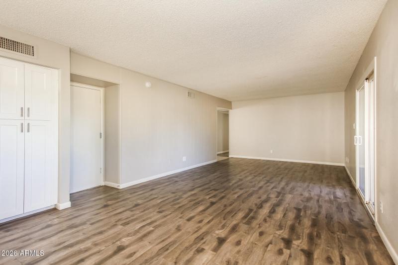 005-photo-living-room-15047733