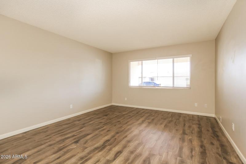 006-photo-dining-room-15047729