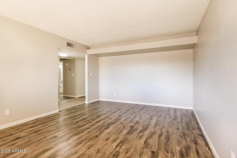 007-photo-dining-room-15047730