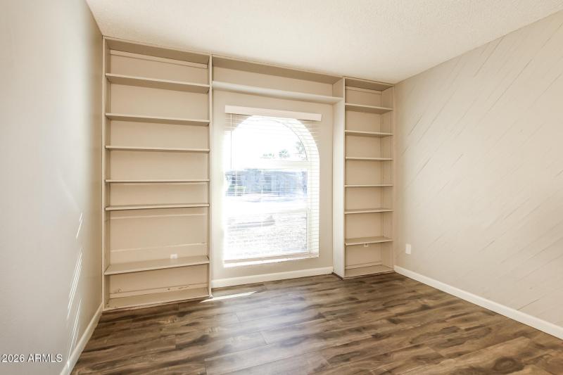 017-photo-bedroom-15047720