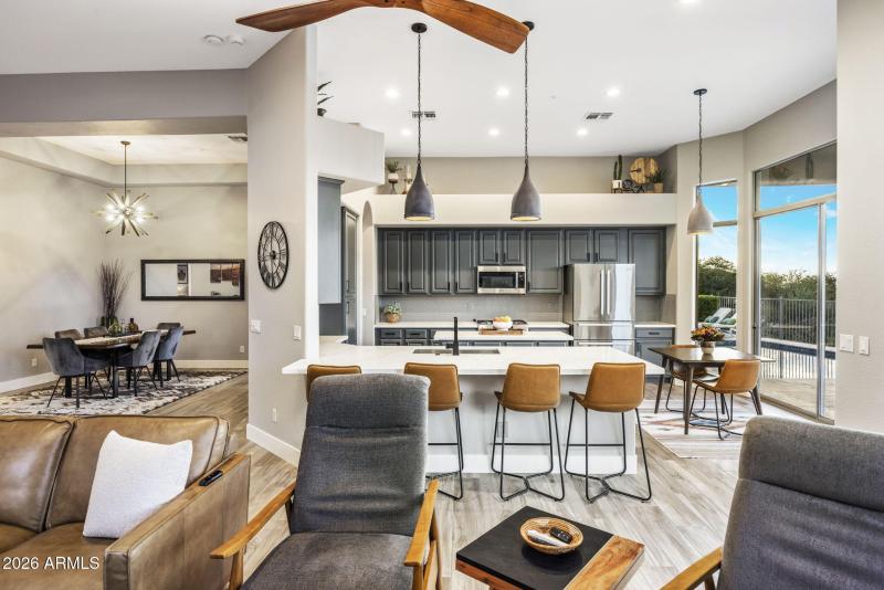 Kitchen and Breakfast Bar