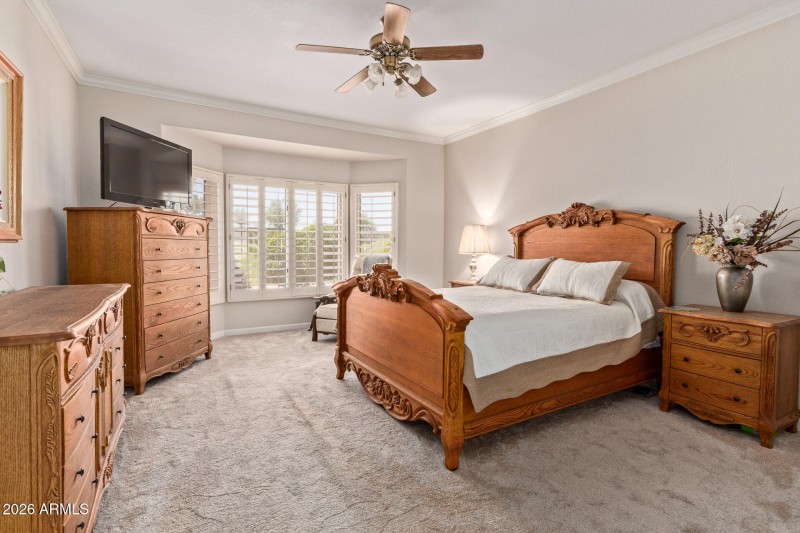 Master bedroom w/bay window