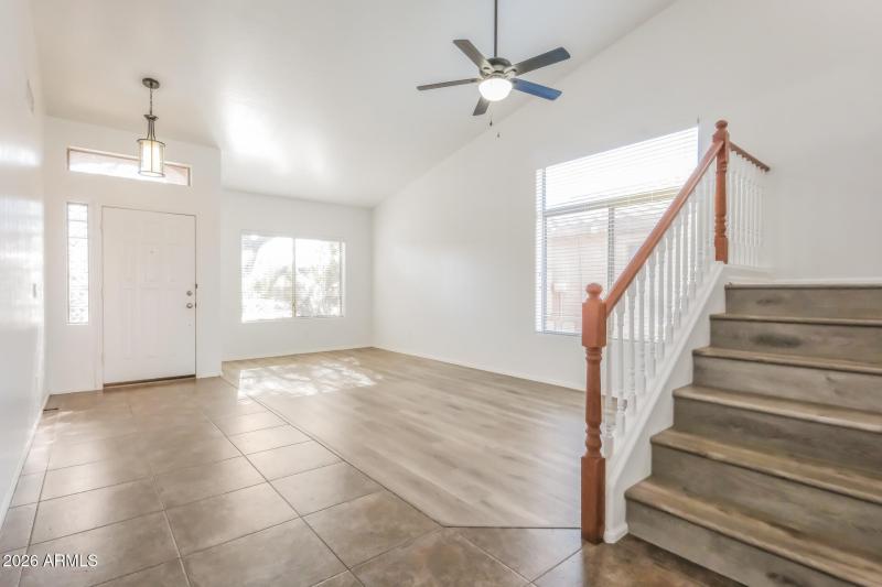 007-photo-family-room-15048270