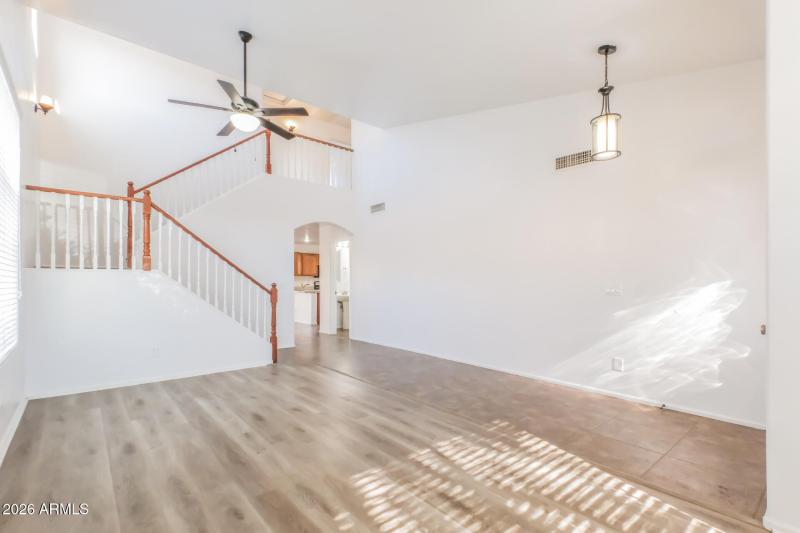 008-photo-family-room-15048271