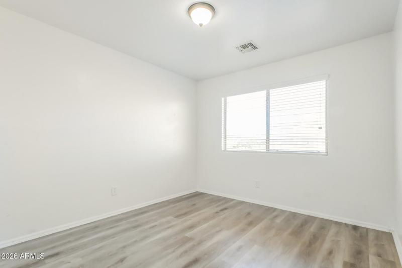 013-photo-bedroom-15048267