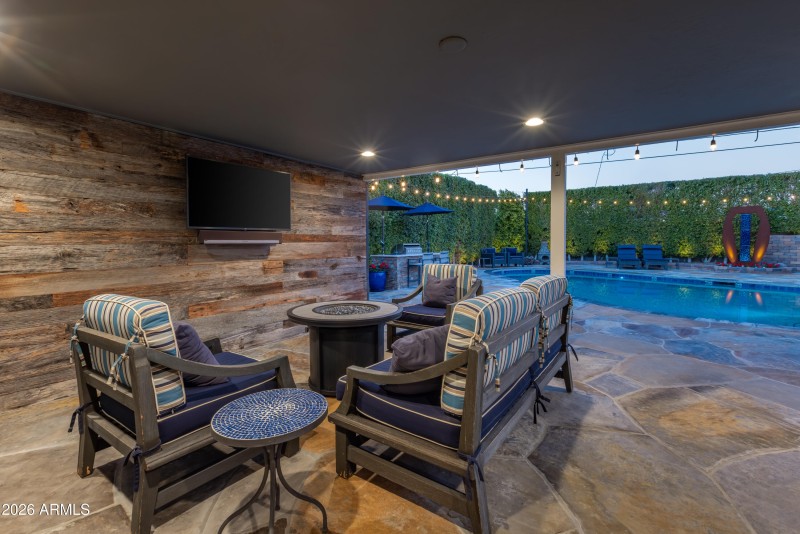 Back patio w/ misting system