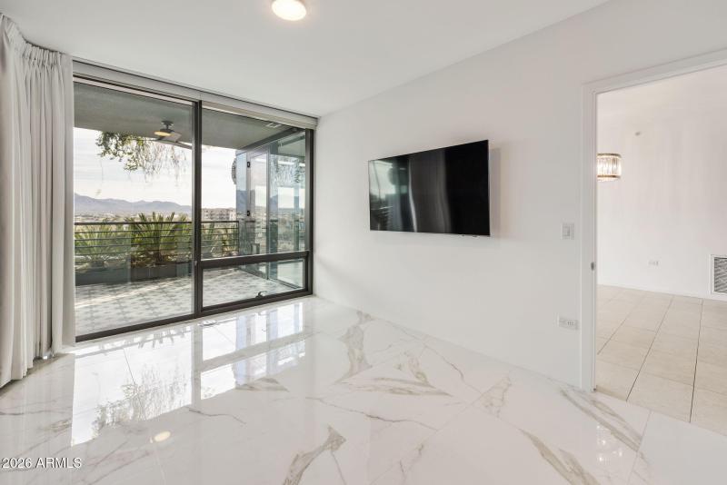 7180 Updated Great Room