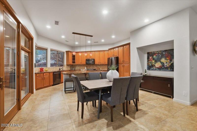 A Well-Scaled Kitchen & Dining Hub